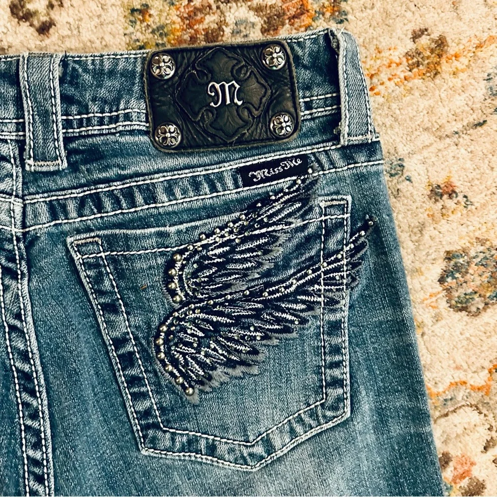 Miss Me Capris with Wing Pocket Detail - Picture 8 of 10